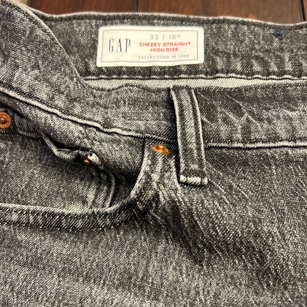 GAP women’s Cheeky Straight high rise jeans.  32/16 Raw hen, washed black-grey